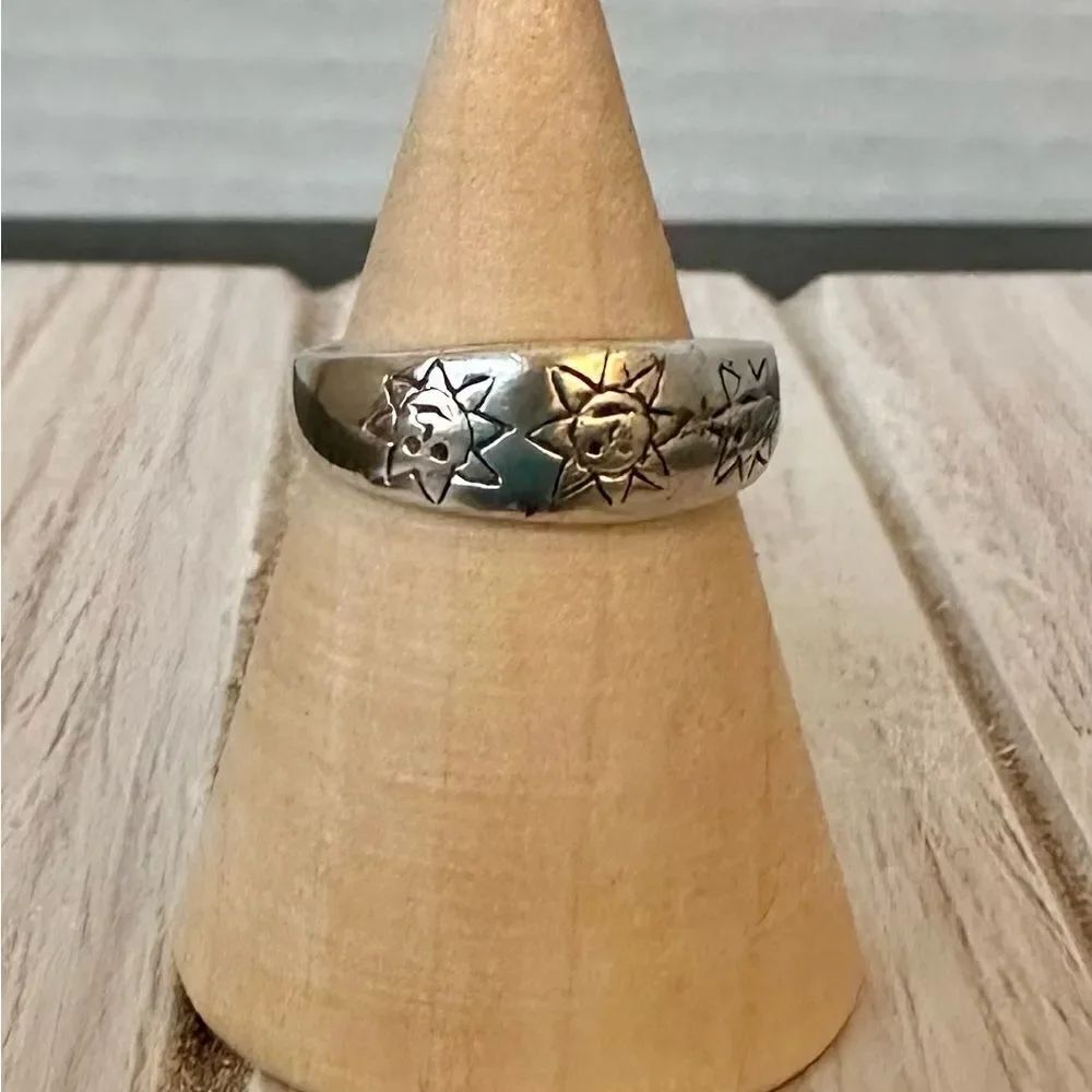 Sterling silver sunโstamped toe or knuckleโring
